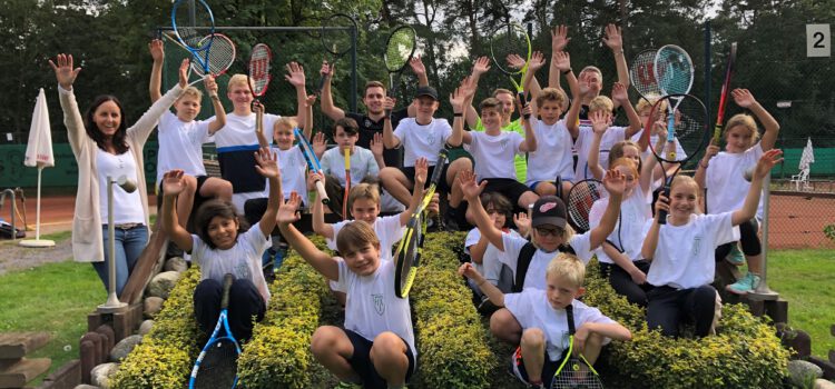 Eine Menge Spaß beim Kinder-Tenniscamp